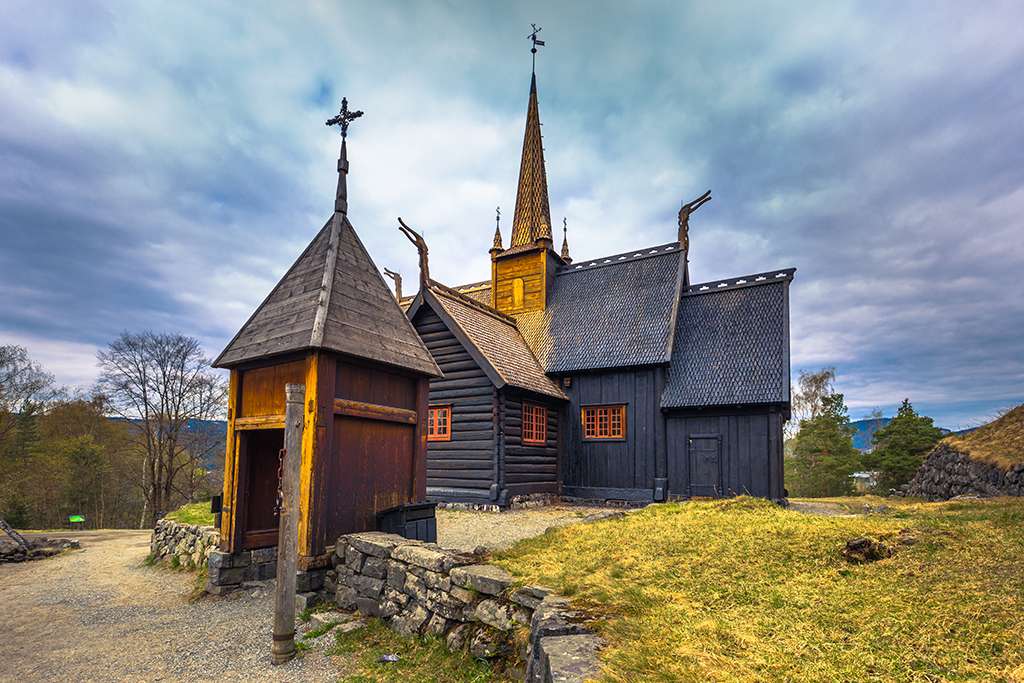 L'église en bois de Garmo à Lillehammer puzzle en ligne