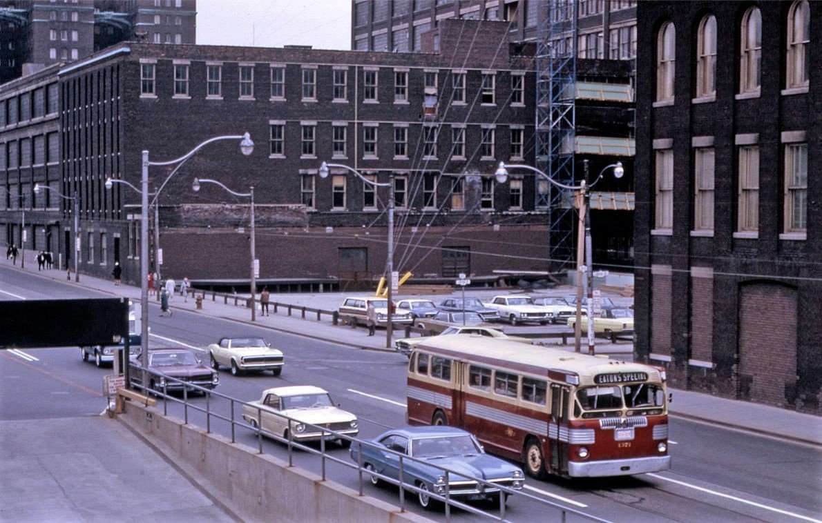 Los años 60, Bay St. , Toronto, ON rompecabezas en línea