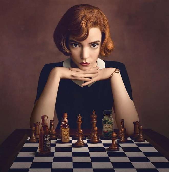 woman playing chess jigsaw puzzle online