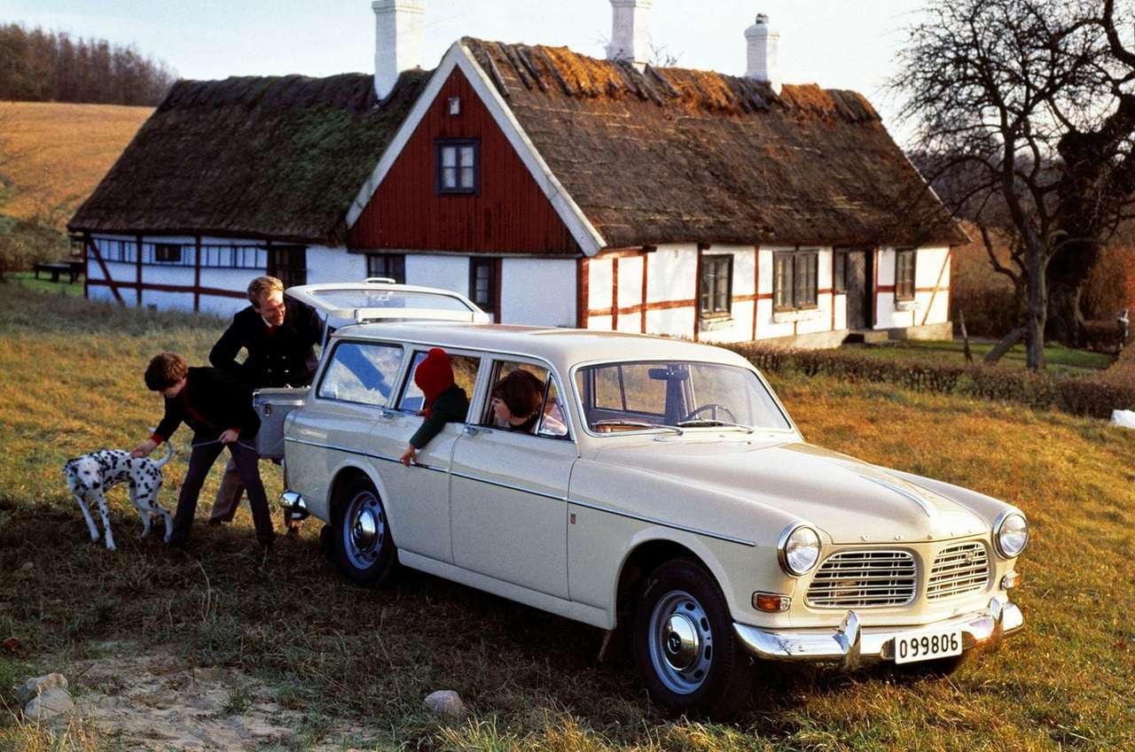 Универсал Volvo 122S Amazon 1967 года выпуска онлайн-пазл