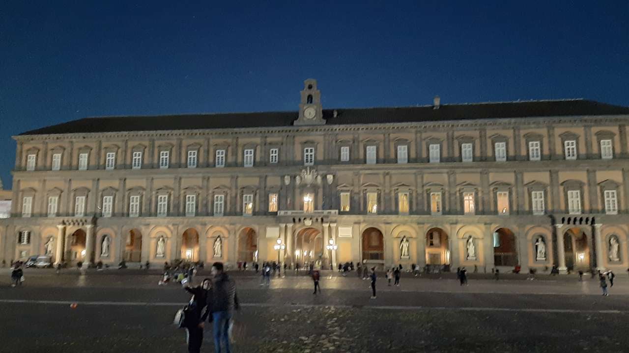 Palais royal le soir puzzle en ligne
