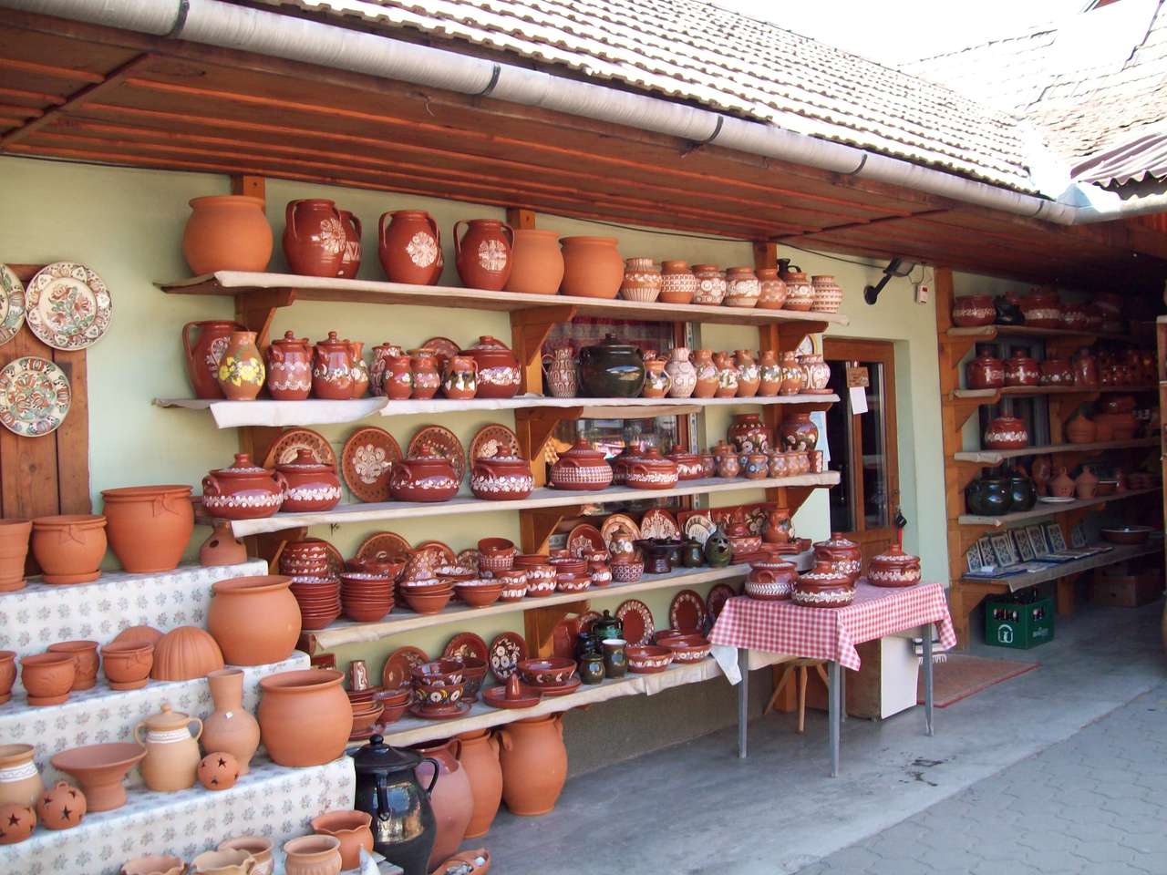 Pueblo de cerámica de Corund rompecabezas en línea
