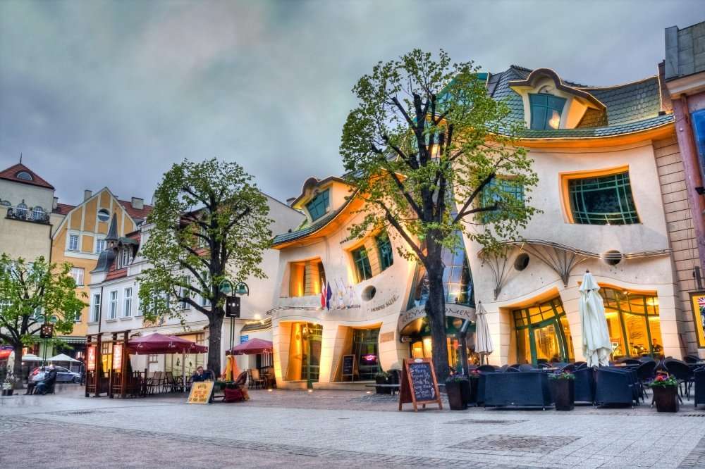 The crooked house jigsaw puzzle online