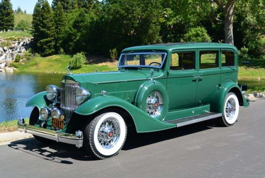 Автомобиль Packard Super Eight 1933 года выпуска пазл онлайн