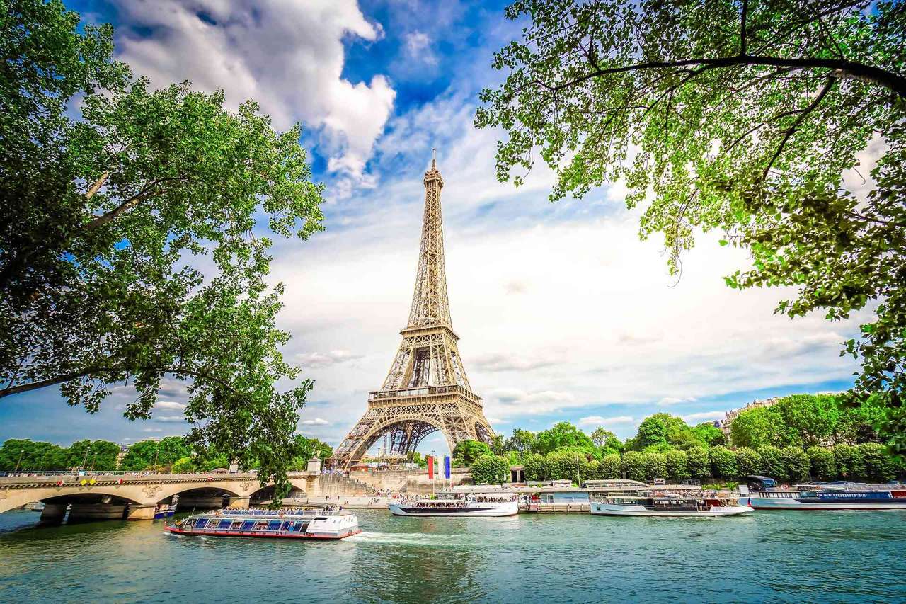 Париж і знаменита вежа пазл онлайн