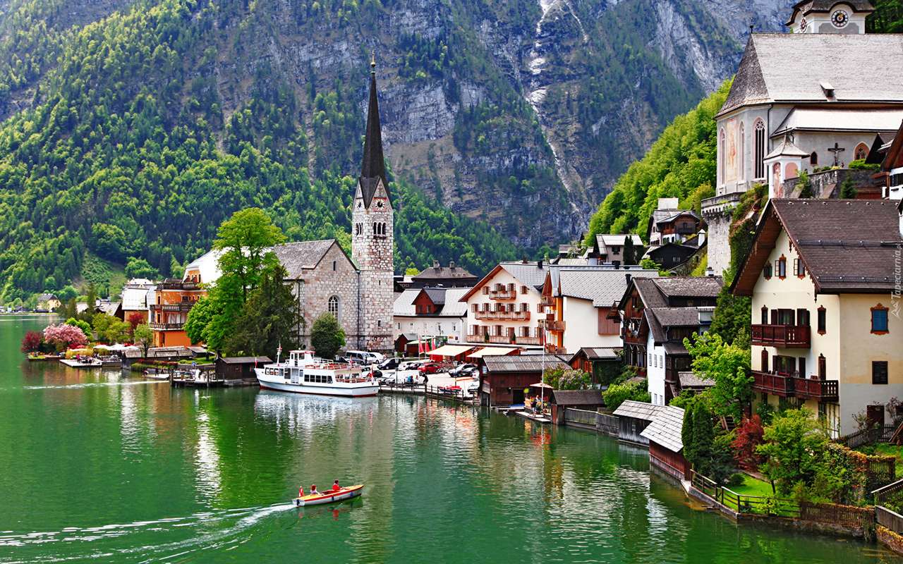 Salzburger Alpen und eine Kleinstadt Online-Puzzle