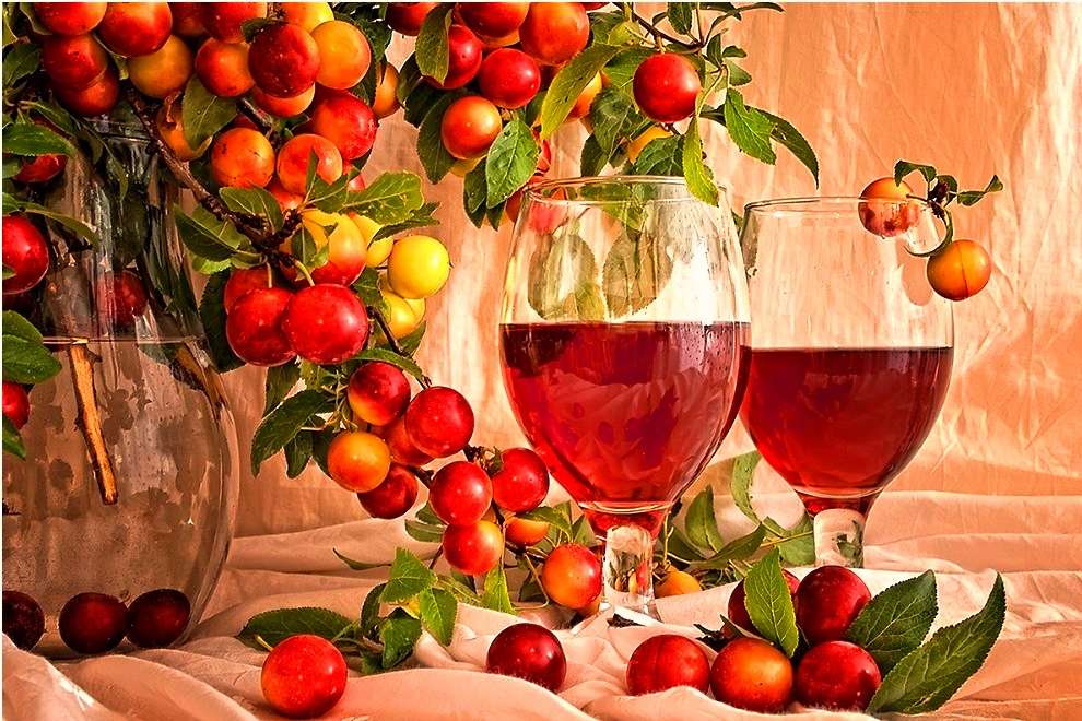 чаши за вино и горски плодове онлайн пъзел
