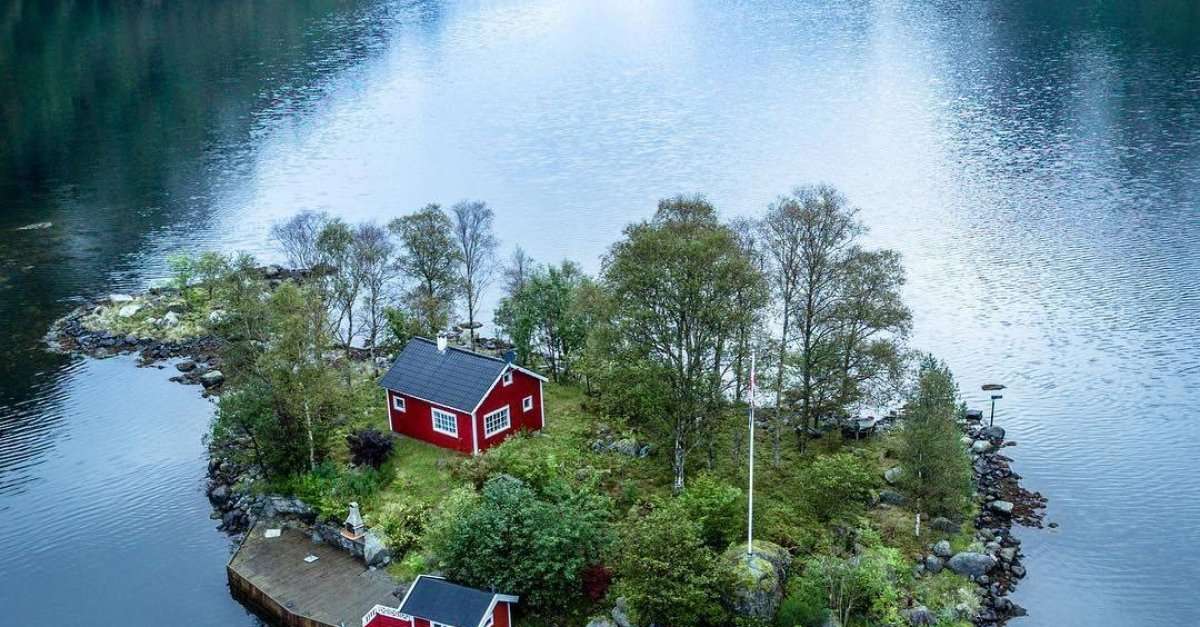 Будинок на острові в Скандинавії пазл онлайн