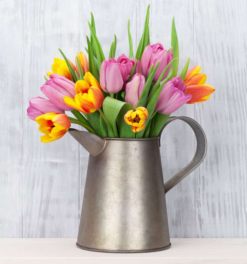 tulipanes en una jarra rompecabezas en línea