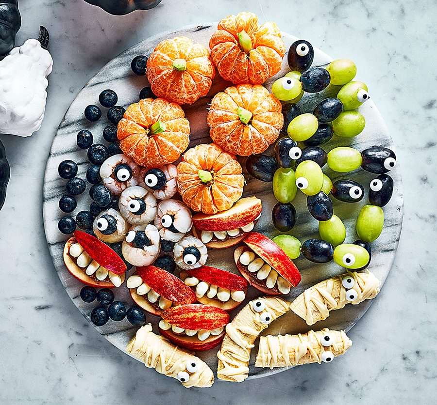 Dekoration med frukt på en tallrik Pussel online