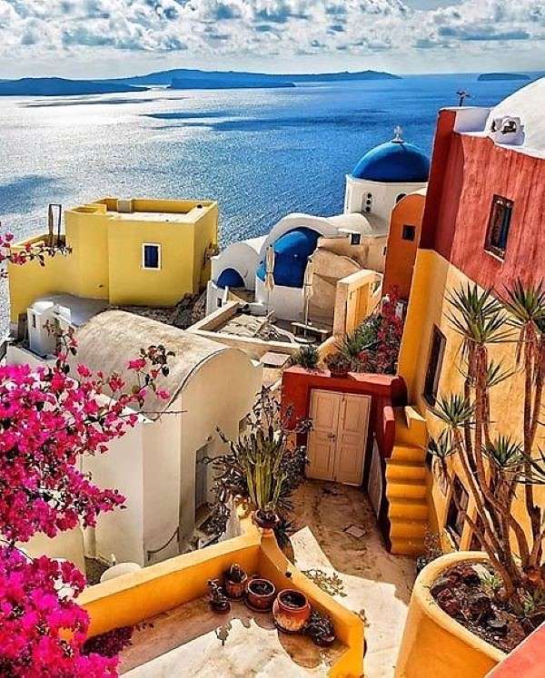 Грецький острів Санторіні онлайн пазл