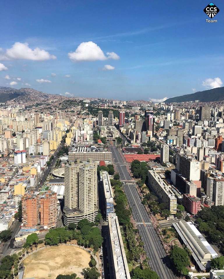 улицы и дома Каракаса онлайн-пазл