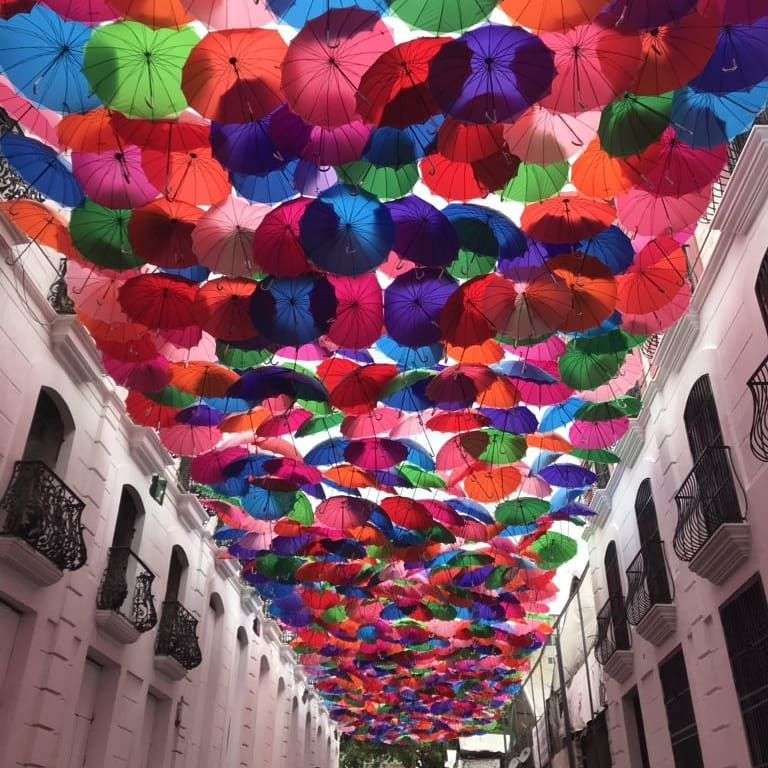 "La rue des parapluies" puzzle en ligne