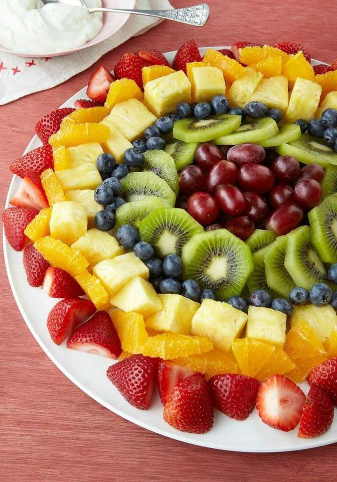 Φρούτα κομμένα σε φέτες σε ένα πιάτο online παζλ
