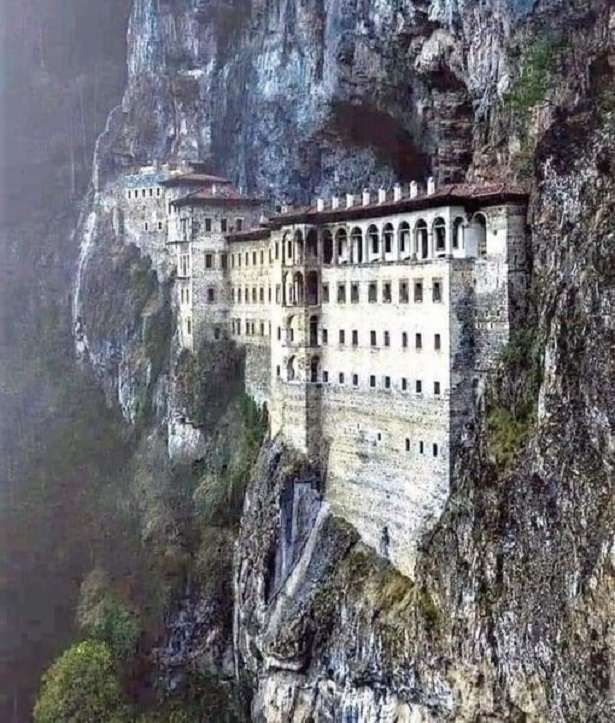 Manastirea - Manastirea Sumela jigsaw puzzle online