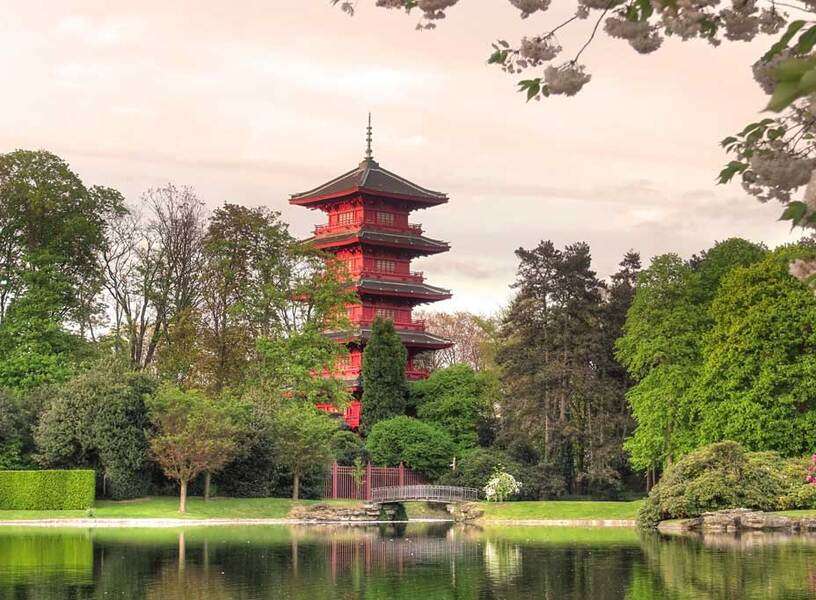 Japonská věž v Bruselu v Belgii skládačky online