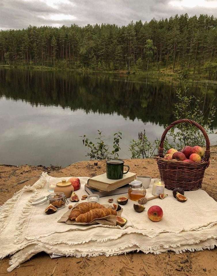 Piknik a tó mellett kirakós online