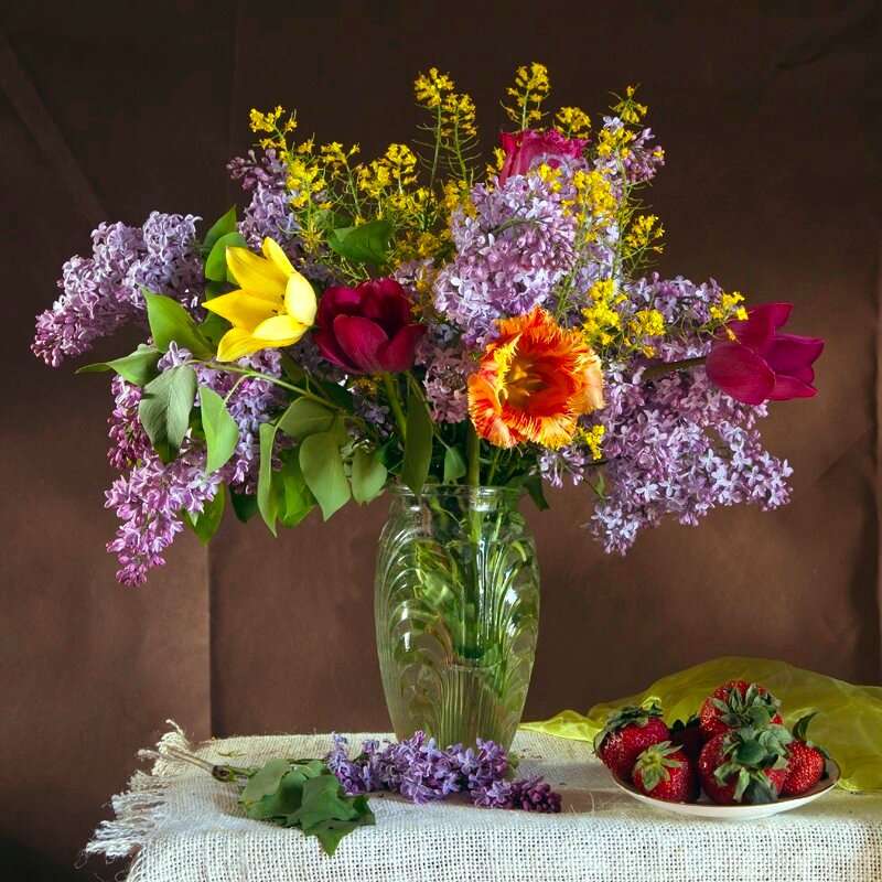 Bouquet printanier dans un vase en verre puzzle en ligne