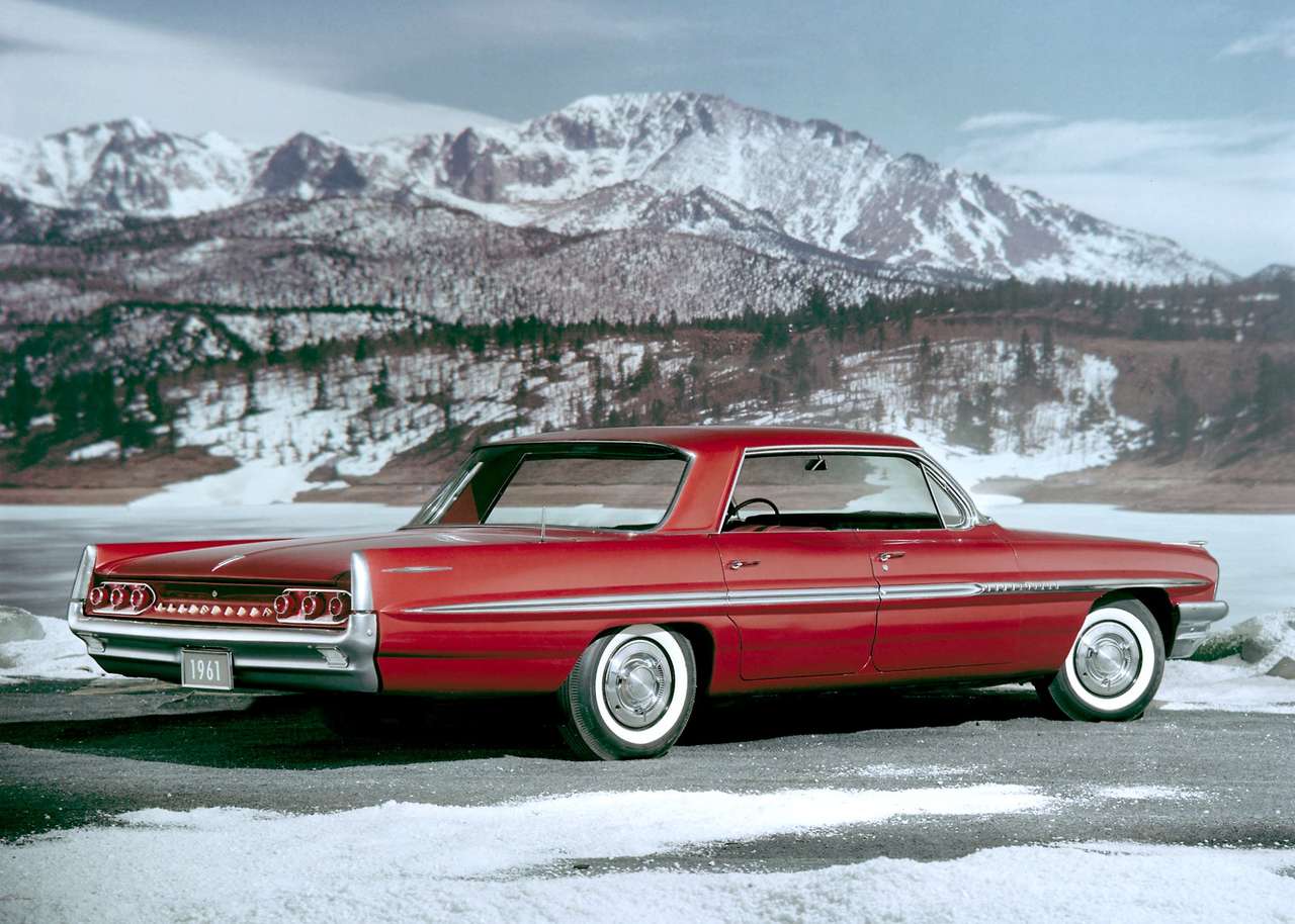 4-дверний вид Pontiac Bonneville 1961 року випуску онлайн пазл