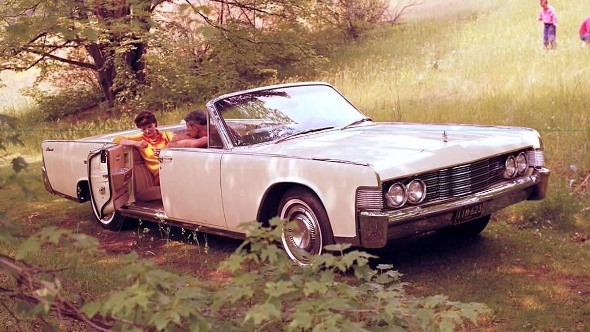 1965 Lincoln Continental puzzle online