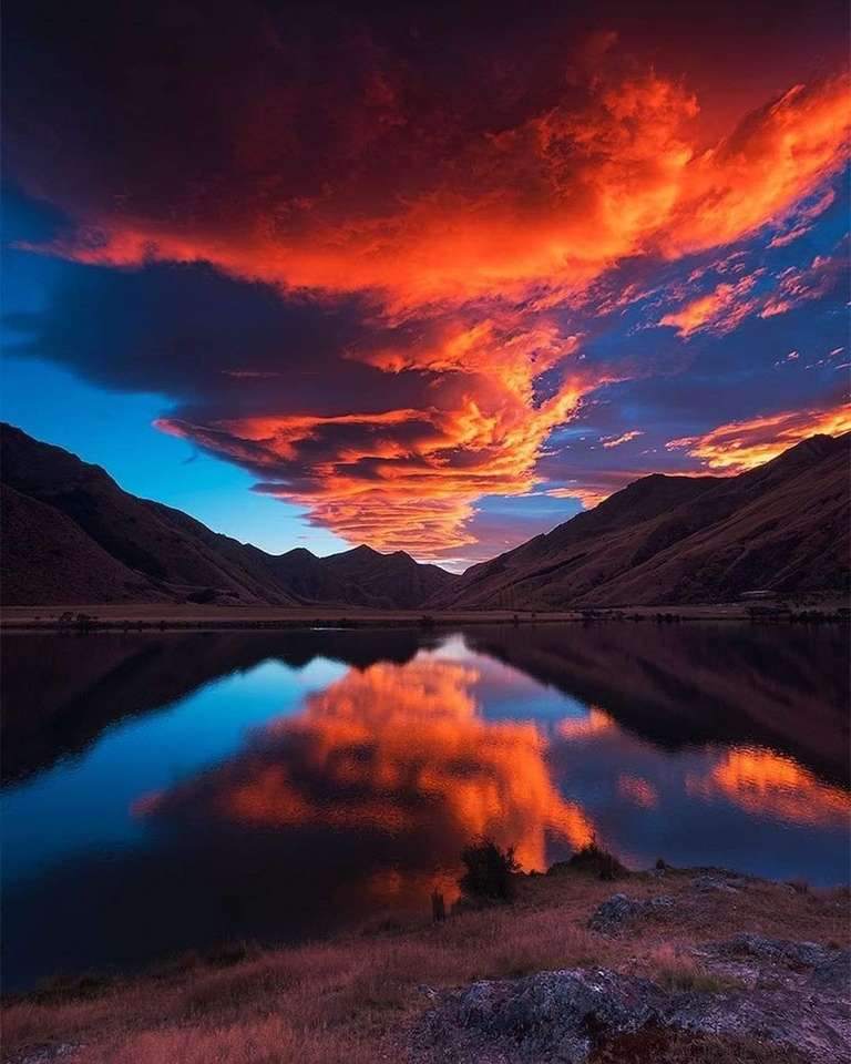 Ηλιοβασίλεμα δίπλα στη λίμνη παζλ online