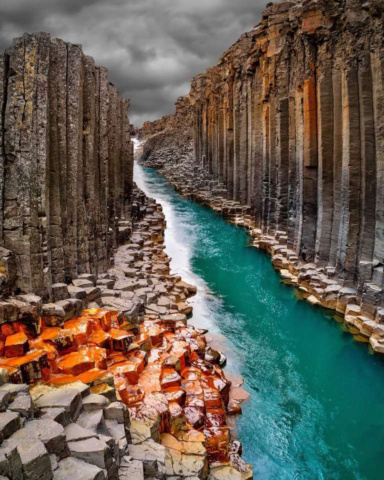 River in the canyon jigsaw puzzle online