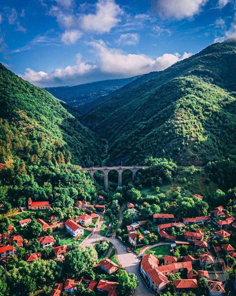 Гірське село в Болгарії онлайн пазл