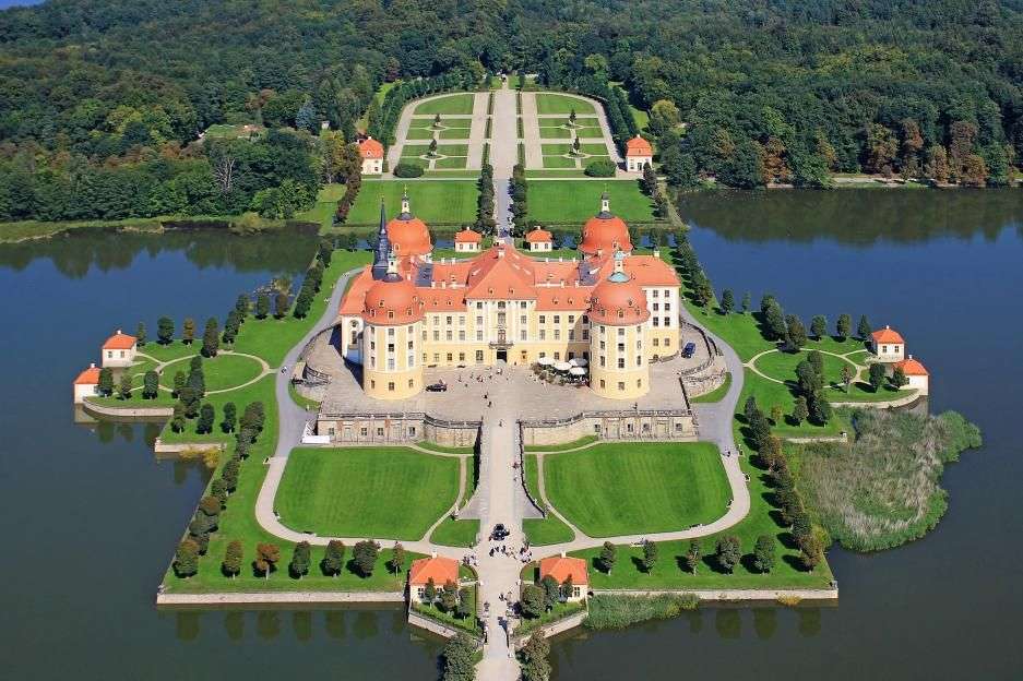 Kilátás a Moritzburg-kastélyra kirakós online