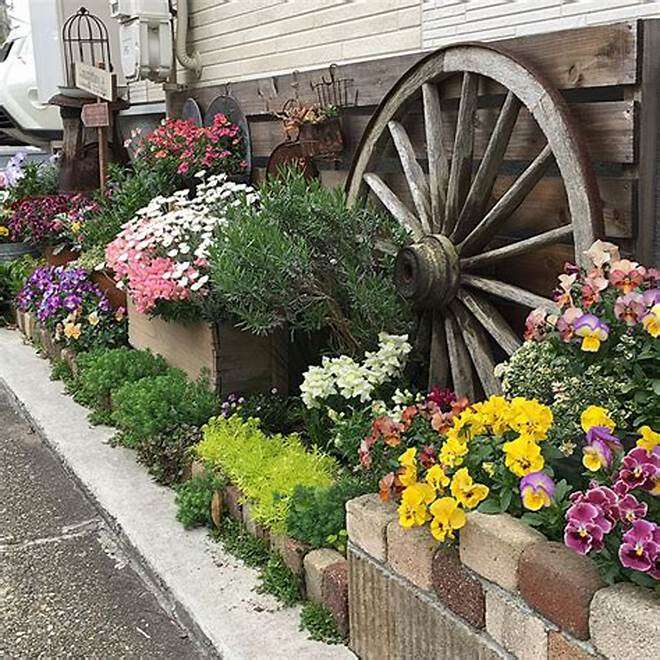 Цветя пред къщата онлайн пъзел