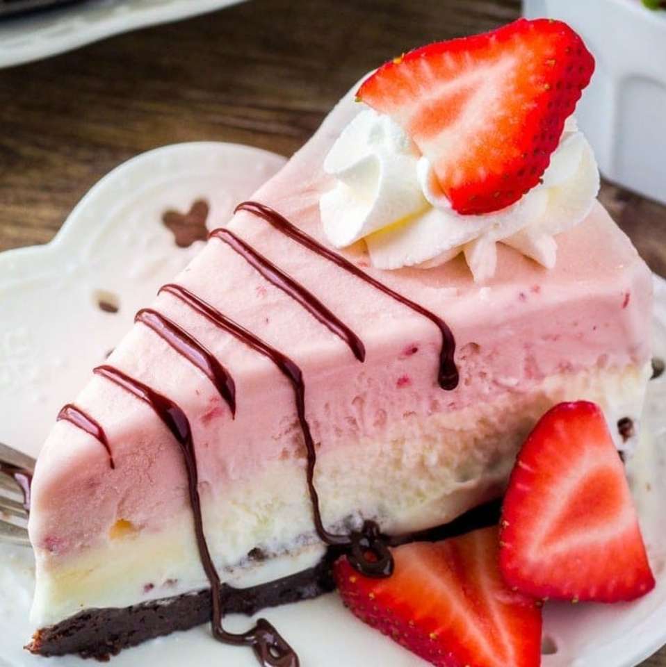 Gâteau à la crème glacée aux fraises puzzle en ligne