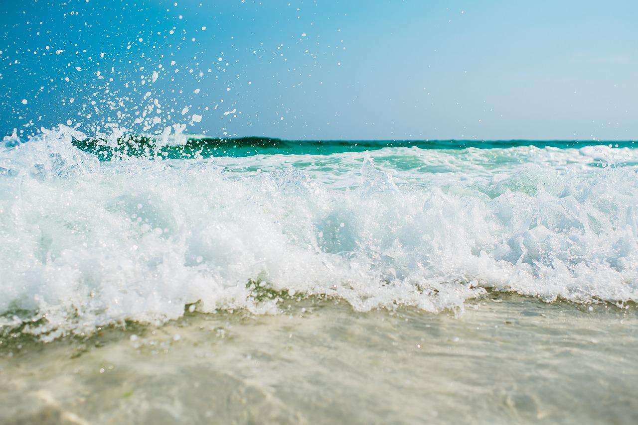 Olas de espuma de playa rompecabezas en línea
