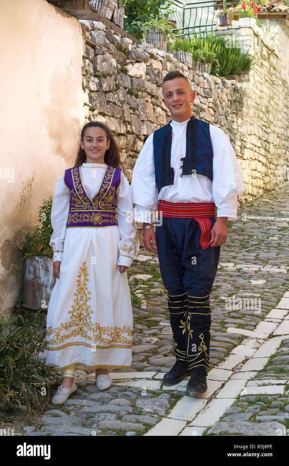 Traditionelle albanische Kostüme Online-Puzzle