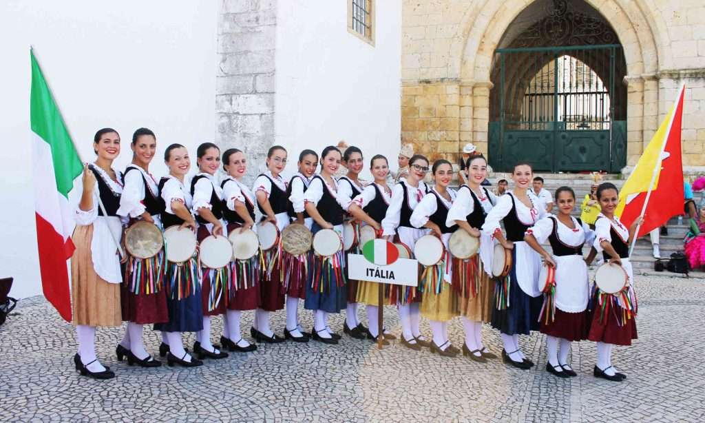 Сицилийские костюмы пазл онлайн