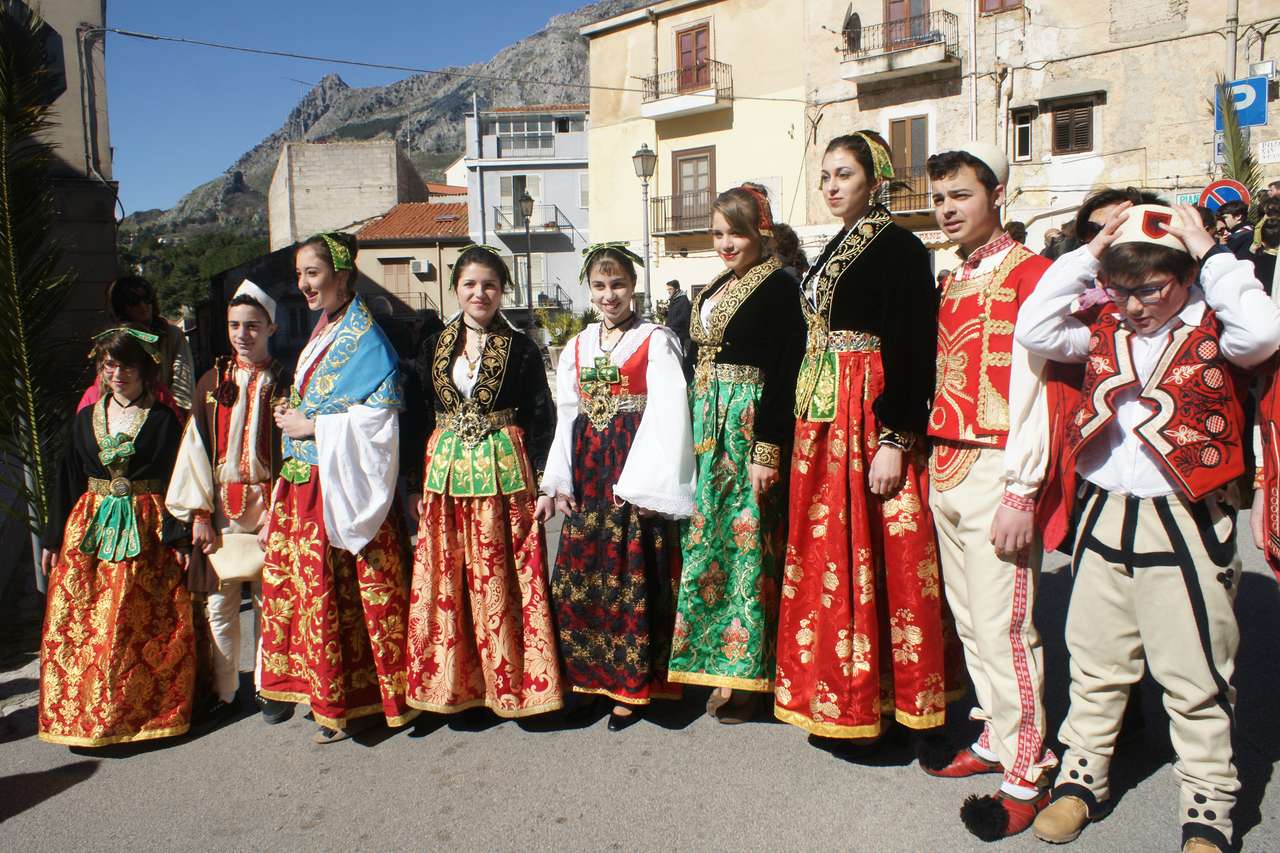 Veshje shqiptare пазл онлайн