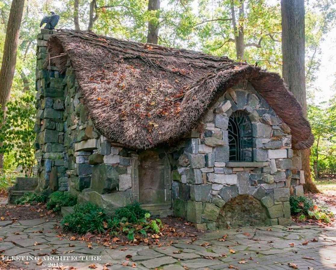 Uma charmosa casinha feita de pedras de demolição puzzle online