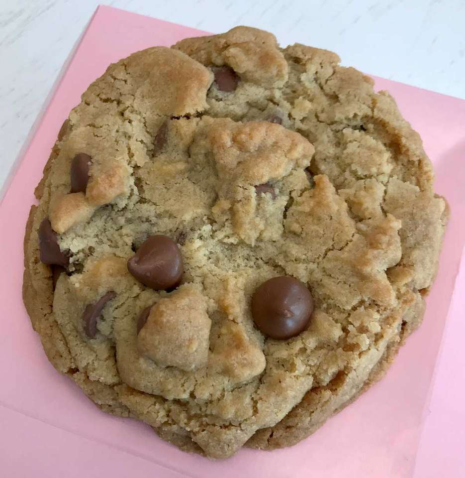 Giant Milk Chocolate Chip Cookies jigsaw puzzle online