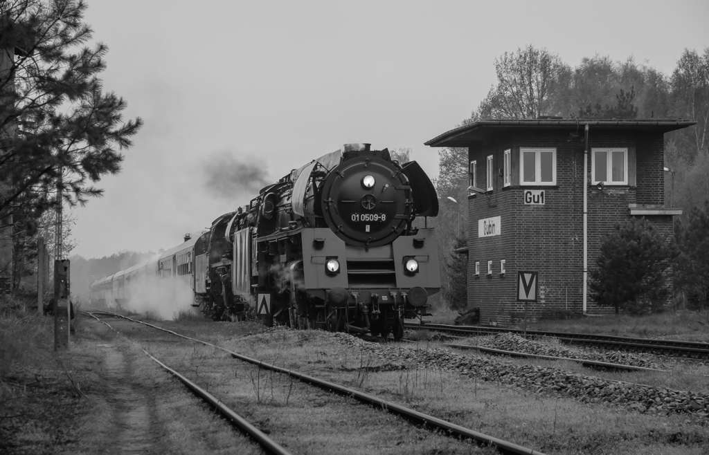 locomotiva a vapor na estação ferroviária puzzle online