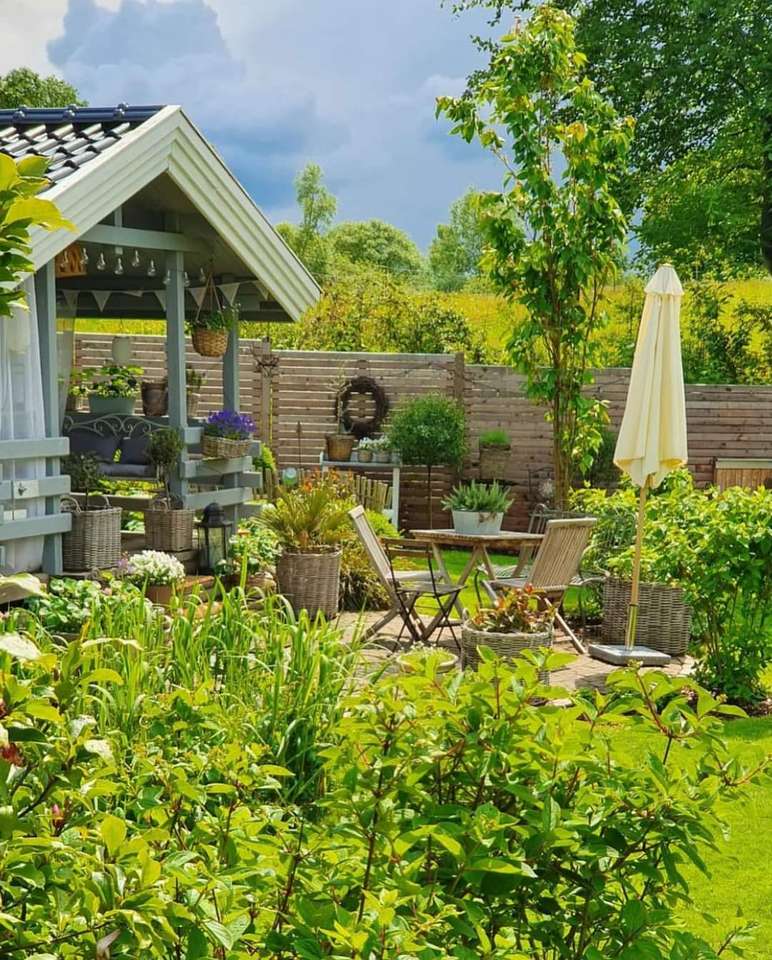 een huis met een tuin online puzzel