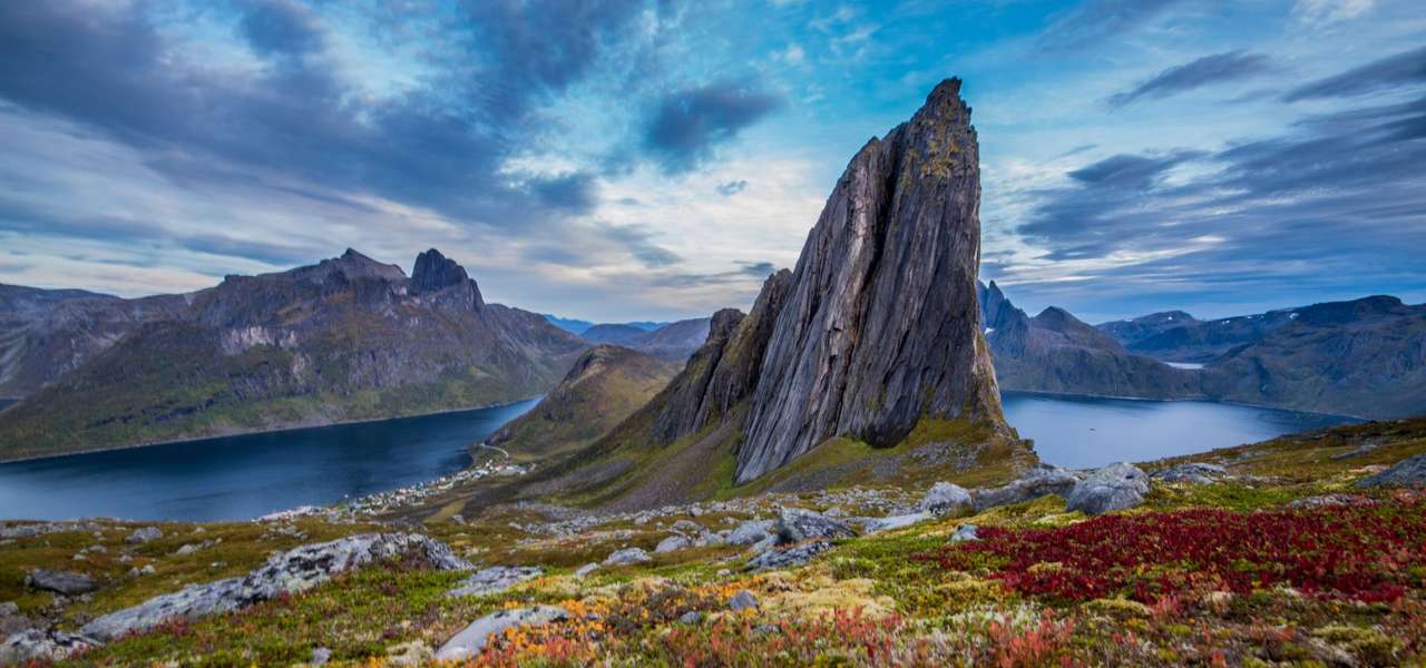 Berg Segla in Senja, Norwegen Puzzlespiel online