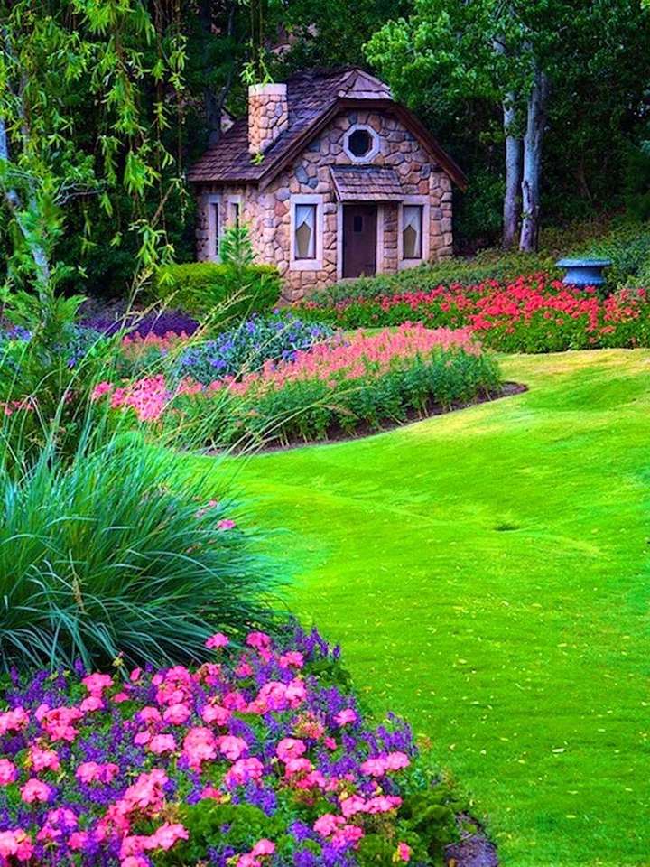 una casa entre flores rompecabezas en línea