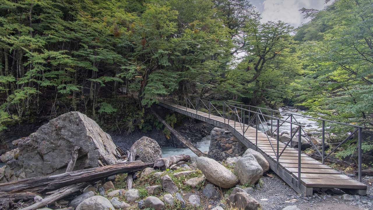 Мосте в горах онлайн-пазл