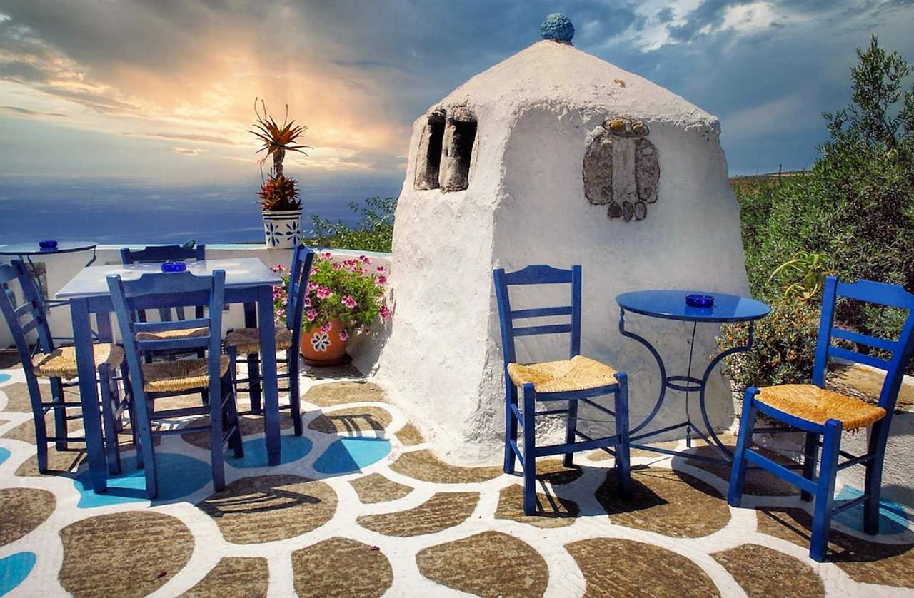 Βεράντα στο νησί της Κρήτης με θέα στη θάλασσα online παζλ