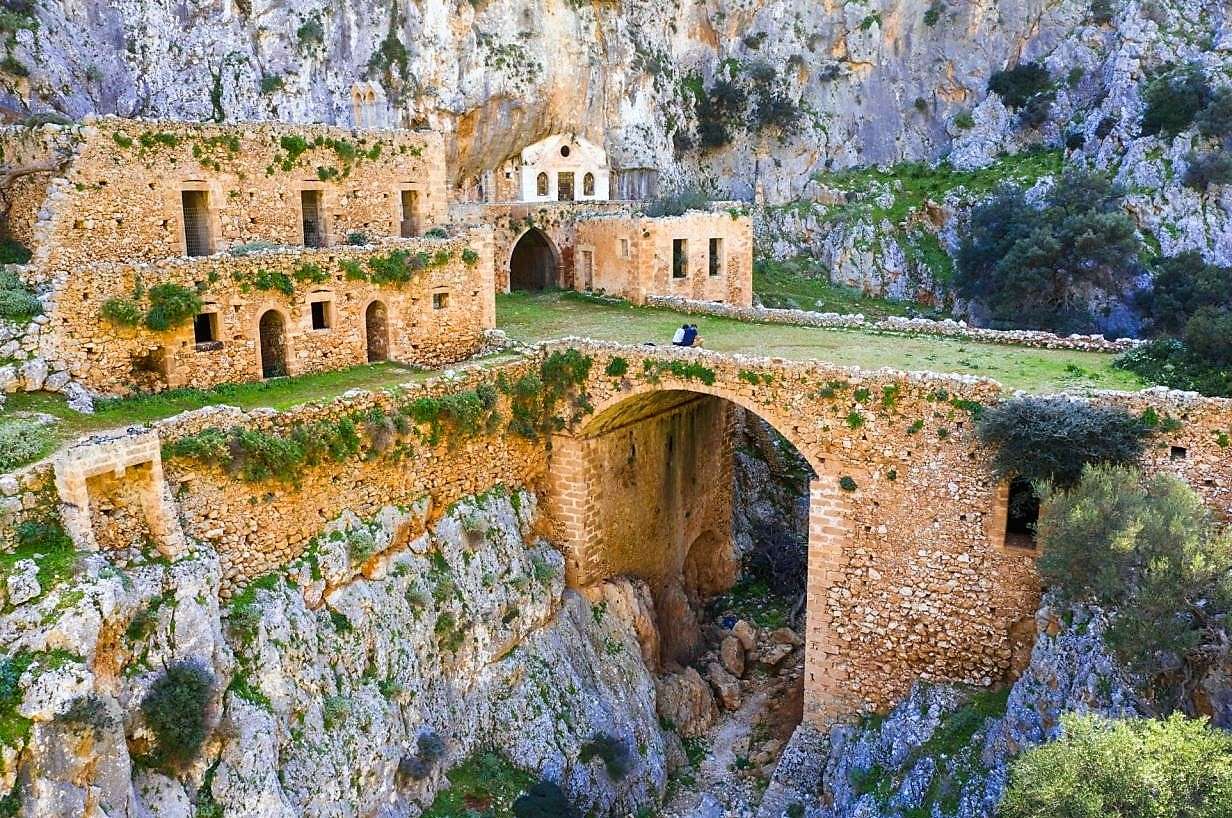 Kreta ö Gammalt klosterkomplex pussel på nätet
