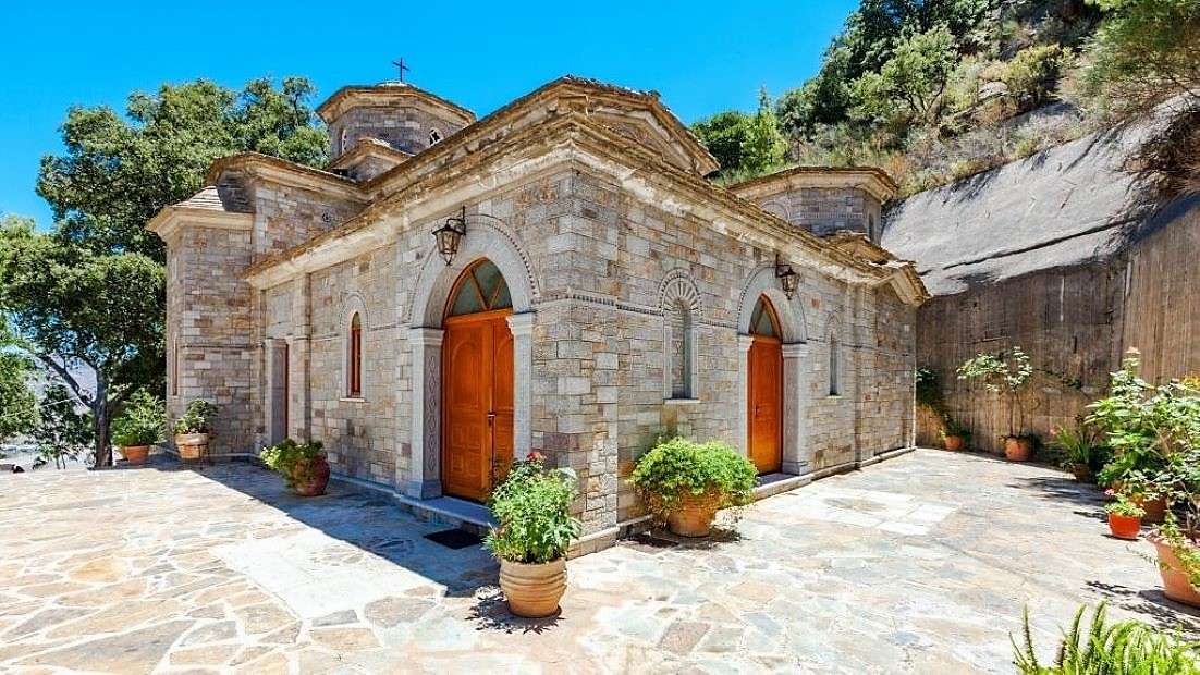 Monastère de Kremaston sur l'île de Crète puzzle en ligne