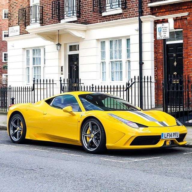 Luxusní auto. Ferrari 458 skládačky online