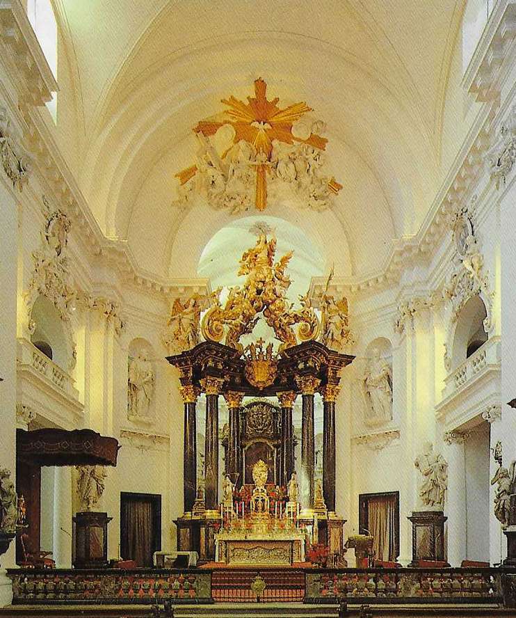 Altare maggiore della cattedrale barocca di Fulda puzzle online
