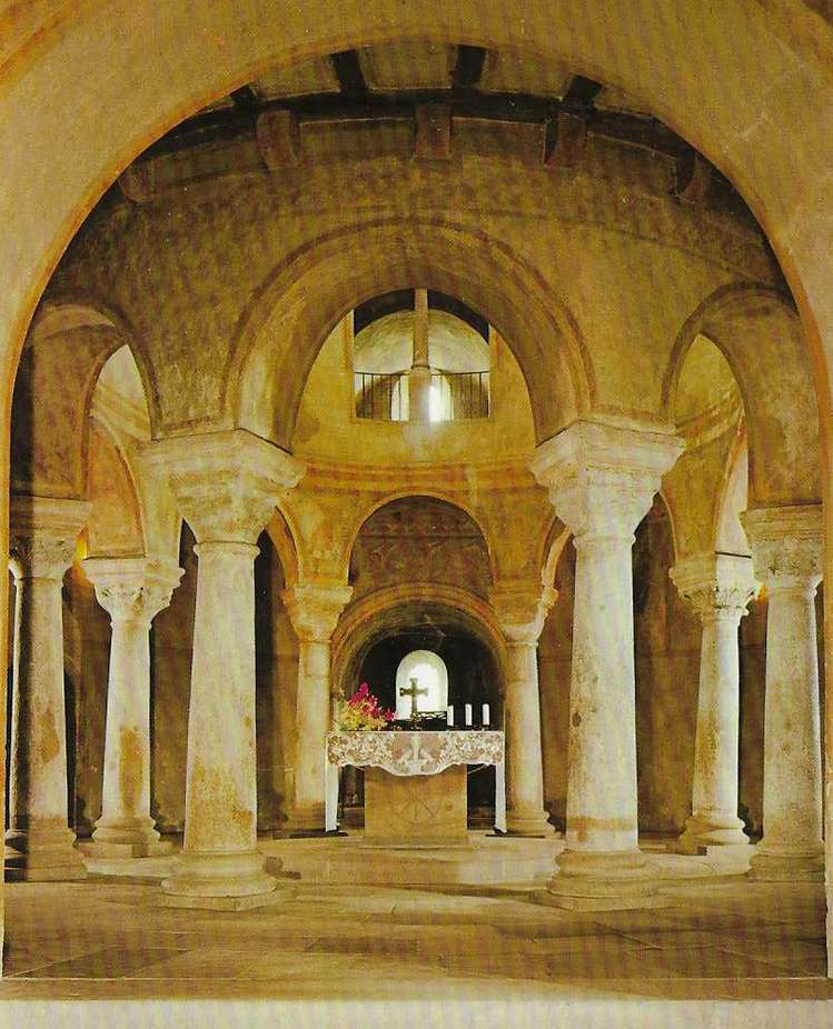 Rotundre + absiden av Michaelskirche i Fulda pussel på nätet