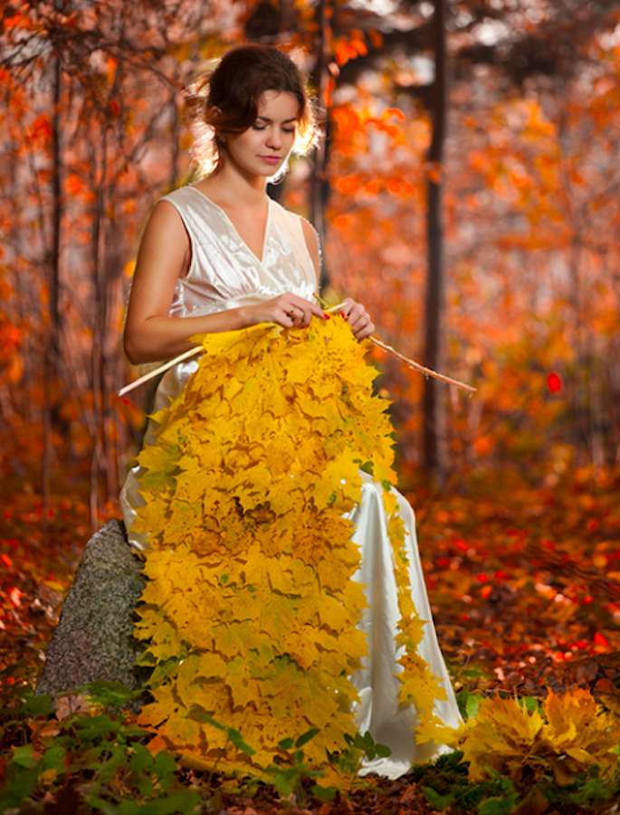 Lady Autumn väver gyllene plagg, ett mirakel pussel på nätet