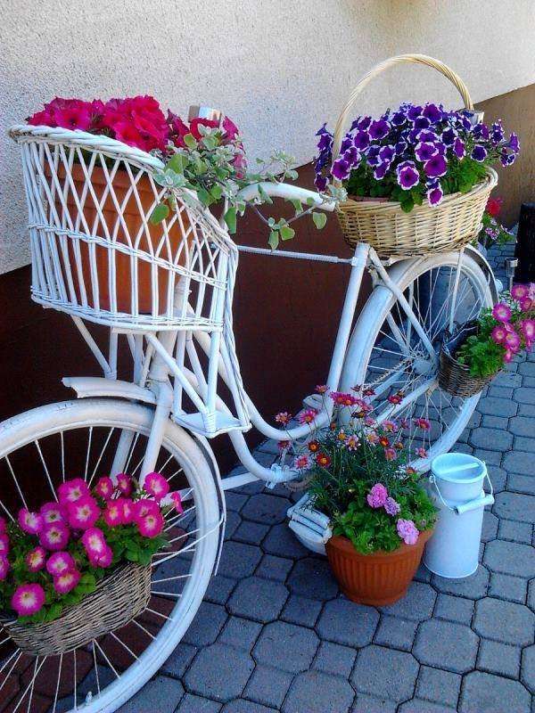 Decoración de bicicletas en flores rompecabezas en línea