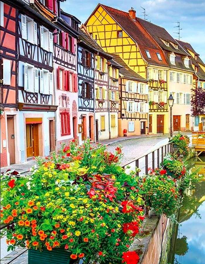 Uma rua charmosa na França puzzle online